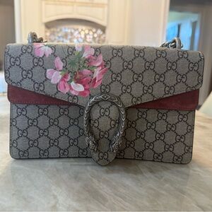 Gucci Dionysus small GG
Blooms shoulder bag.